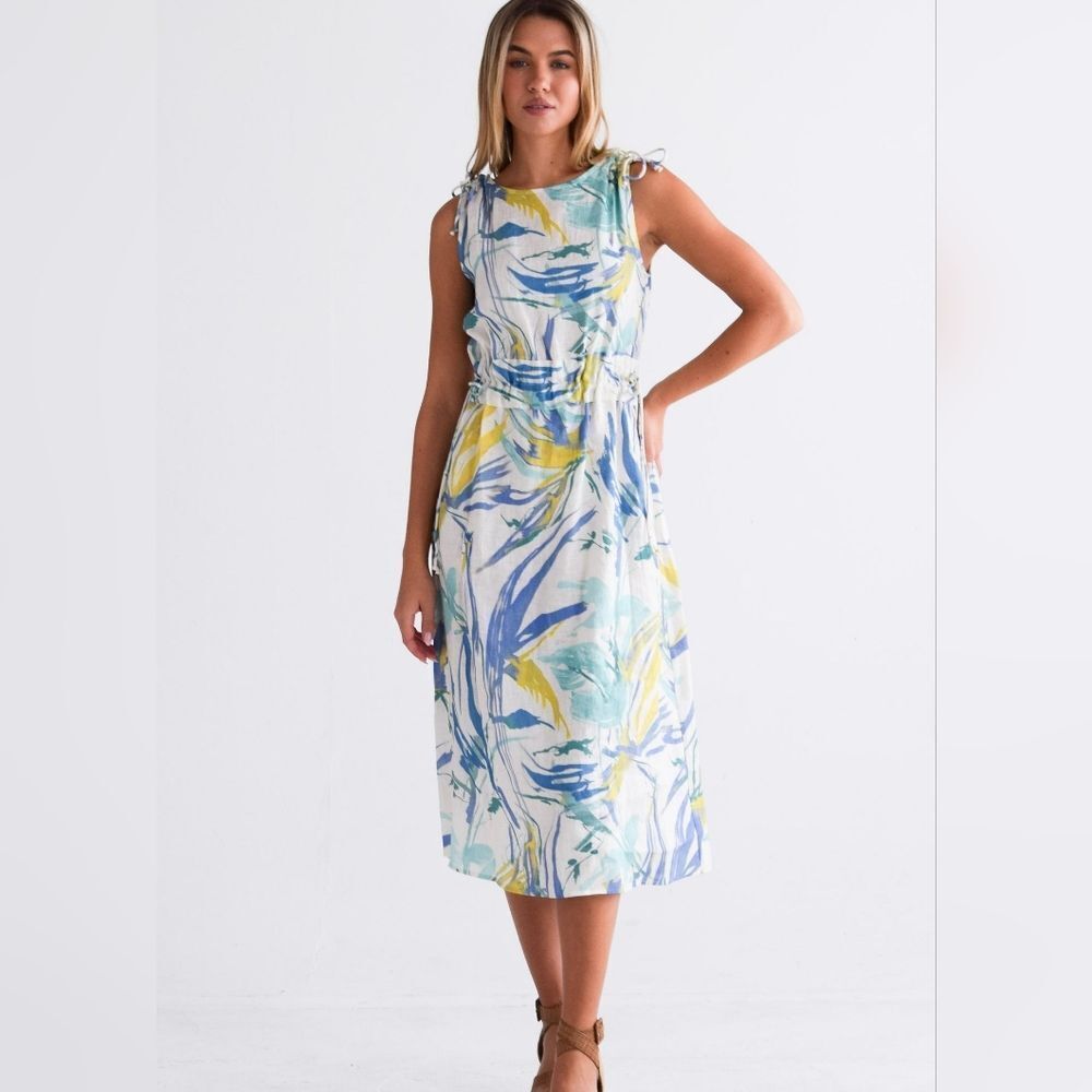 Never A Wallflower Cinch Waist Dress Size L